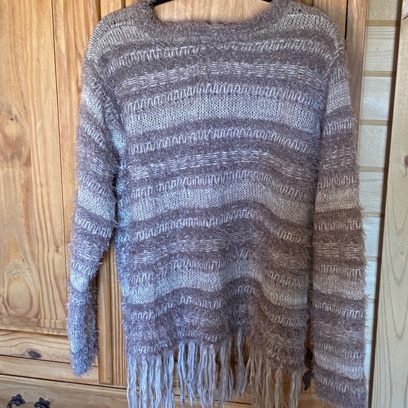 Knox Rose tan sweater with fringe, XXL - Picture 2 of 10